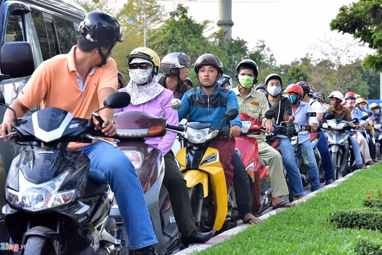 Cảnh các phương tiện giao thông tại TP.HCM "dậm chân" tại chỗ vào giờ tan tầm không hề khó gặp. Ảnh minh hoạ: Internet