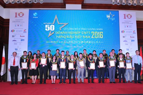 Lễ trao giải 50 Doanh nghiệp CNTT hàng đầu Việt Nam năm 2016.