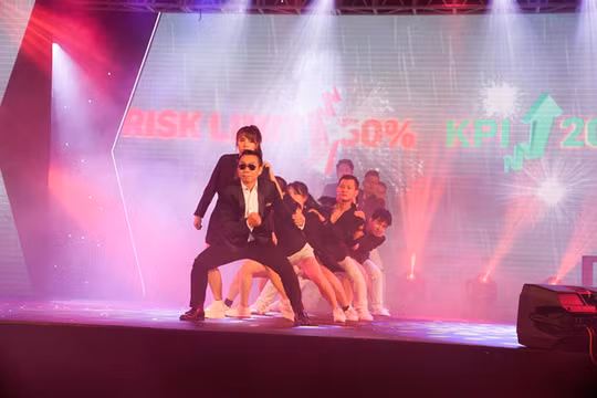 Tiết mục nhảy hiện đại được xây dựng với kịch bản thú vị, sáng tạo. Ảnh: Zing