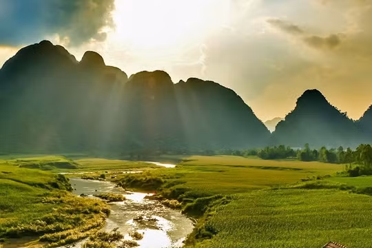 "Kong: Skull Island" là bom tấn Hollywood đang hot nhất các rạp thời điểm này. Nhiều người xem đánh giá hình ảnh Việt Nam trên từng thước phim là "cực đẹp.