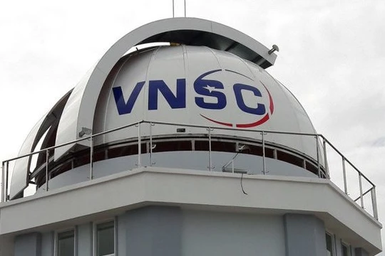 đài thiên văn lớn nhất Việt Nam tại Hòn Chồng, Nha Trang (Khánh Hoà)