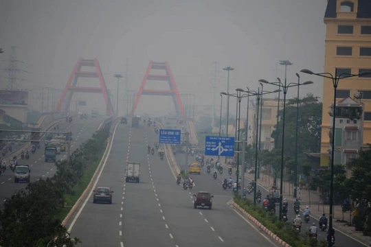 Kết quả quan trắc về mức độ ô nhiễm không khí và nguồn nước ở TP.HCM sẽ được công bố trên bảng điện tử và điện thoại để người dân cùng giám sát. Ảnh minh hoạ: Internet