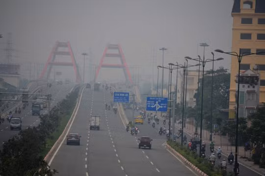 Kết quả quan trắc về mức độ ô nhiễm không khí và nguồn nước ở TP.HCM sẽ được công bố trên bảng điện tử và điện thoại để người dân cùng giám sát. Ảnh minh hoạ: Internet