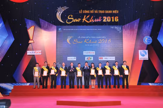 Các đơn vị nhận giải TOP 10 của Chương trình Sao Khuê 2016.