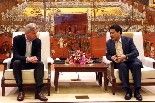 Chủ tịch UBND TP. Hà Nội Nguyễn Đức Chung tiếp Chủ tịch Hội chợ sách Frankfurt ông Juergen Boos.