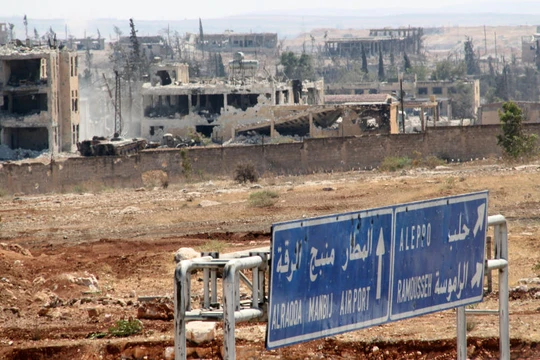 Hiện trường đổ nát sau các vụ tấn công. Ảnh: Mikhail Alaeddin