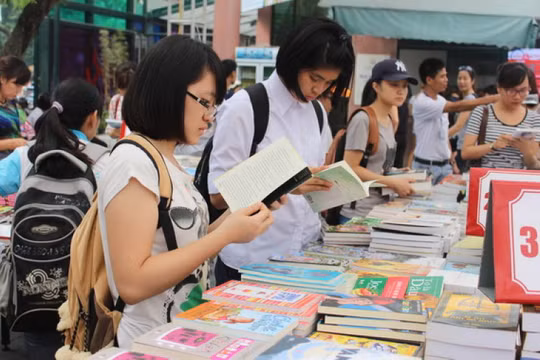 Độc giả Thủ đô háo hức với hội sách. Ảnh minh hoạ: BTC.