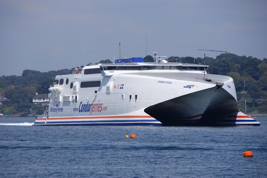 Được trang bị tới 2 động cơ phản lực, đây là chiếc tàu chở khách nhanh nhất thế giới.