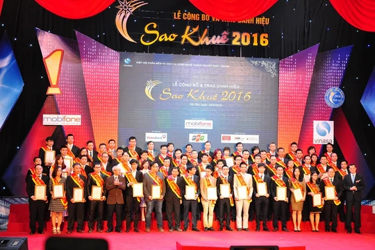  Lễ công bố danh hiệu Sao Khuê 2017 sẽ được tổ chức sáng 15/4/2-17 tại Nhà hát Đài tiếng nói Việt Nam và được truyền hình trực tiếp toàn quốc trên kênh VTC1 Đài Truyền hình kỹ thuật số VTC. Ảnh minh hoạ: Các cá nhân, doanh nghiệp tiêu biểu trong lễ tôn v