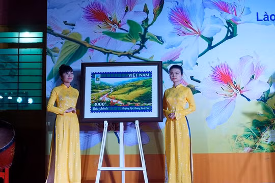 Bộ tem bưu chính “Năm du lịch quốc gia 2017 – Lào Cai – Tây Bắc”. Ảnh minh hoạ: VnPost.