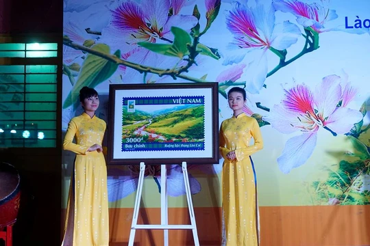 Bộ tem bưu chính “Năm du lịch quốc gia 2017 – Lào Cai – Tây Bắc”. Ảnh minh hoạ: VnPost.