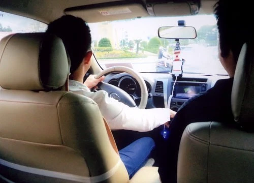 Theo quy định pháp luật về thương mại điện tử, ứng dụng Uber có tính năng hoạt động tương tự “ứng dụng sàn giao dịch thương mại điện tử” - ảnh minh họa