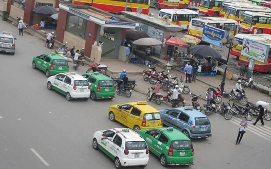 Đến năm 2025, Hà Nội dự kiến sẽ thống nhất áp dụng màu sơn chung đối với xe taxi hoạt động trên địa bàn. Ảnh minh hoạ: Dân Trí.