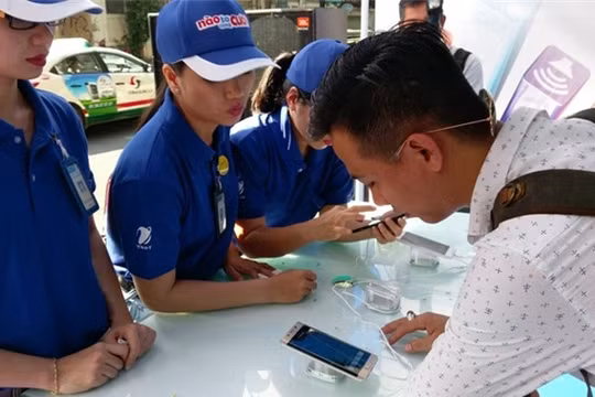 Sáng ngày 18/1, tại TP.HCM, VinaPhone đã chính thức khai trương dịch vụ 4G tại TP.HCM với hai địa điểm là số 80 Nguyễn Du, Quận 1 và số 121 Pasteur, Quận 3.