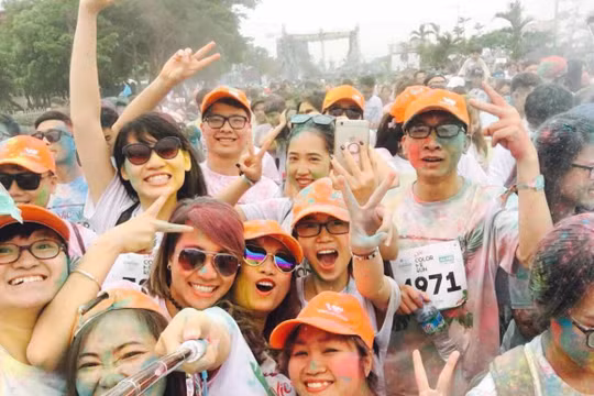 Những giây phút đáng nhớ của giới trẻ bên những người bạn thân thiết.