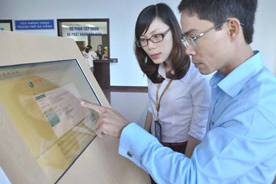 Theo báo cáo công bố gần đây, Việt Nam xếp hạng 89 trên thế giới về phát triển Chính phủ điện tử, tăng 10 bậc so với xếp hạng năm 2014 nhưng lại tụt xuống vị trí thứ 6 trong khu vực ASEAN.