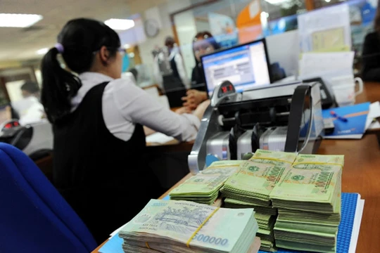 Hàng loạt các ngân hàng thương mại triển khai dịch vụ nộp thuế điện tử không chỉ tạo thuận lợi cho doanh nghiệp, bớt thủ tục rườm rà mà còn thúc đẩy thanh toán không dùng tiền mặt, hỗ trợ phát triển chính sách công. Ảnh minh hoạ: Internet.