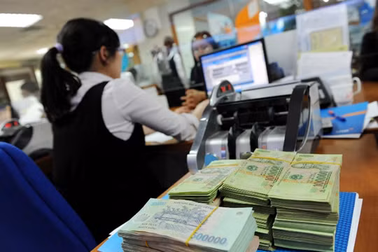 Hàng loạt các ngân hàng thương mại triển khai dịch vụ nộp thuế điện tử không chỉ tạo thuận lợi cho doanh nghiệp, bớt thủ tục rườm rà mà còn thúc đẩy thanh toán không dùng tiền mặt, hỗ trợ phát triển chính sách công. Ảnh minh hoạ: Internet.