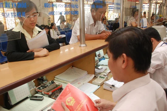 Cán bộ cập "sổ đỏ" tại Hà Nội sẽ phải luân chuyển vị trí làm việc theo nguyên tắc không quá 3 năm.