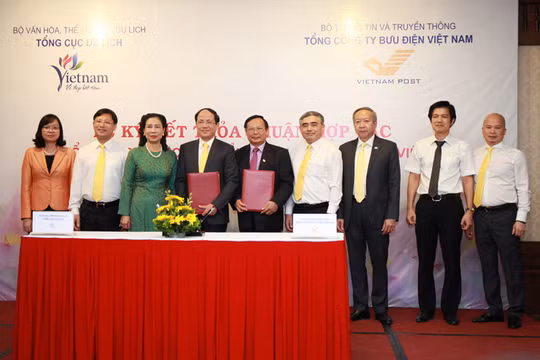 Lễ ký thỏa thuận hợp tác giữa Tổng công ty BĐVN và Tổng cục Du lịch.