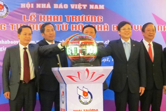 Hội Nhà báo Việt Nam chính thức khai trương Cổng Thông tin điện tử của Hội tại địa chỉ www.hoinhabaovietnam.vn và www.nhabaovn.vn. 