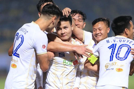 Quang Hải ghi bàn và tỏa sáng đúng lúc. Ảnh VPF.