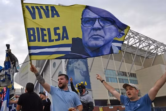 Bielsa hết bài và để cứu Leeds xuống hạng thì ông thầy có nhiều đóng góp cho đội bóng buộc phải ra đi. Ảnh AP.