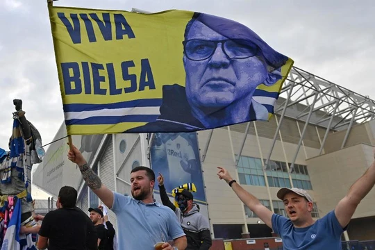 Bielsa hết bài và để cứu Leeds xuống hạng thì ông thầy có nhiều đóng góp cho đội bóng buộc phải ra đi. Ảnh AP.