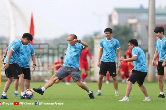  Liệu ông Park sẽ thay đổi gì trước loạt trận play-off này? Ảnh VFF.