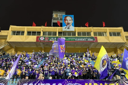 Đợi chờ chiến thắng. Ảnh HNFC.