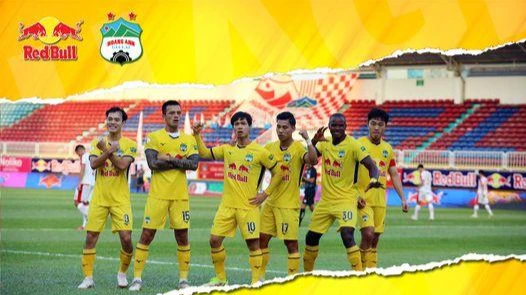 Công Phượng đã có cú đúp bàn thắng trong trận hòa 2-2. Ảnh HAGL.