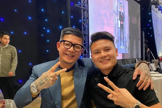 Quang Hải và người đại diện Đắc Văn. Ảnh ĐV.