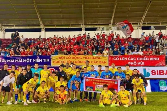 Vô địch Cúp giao hữu Hoàng Đế nhưng sau đó HAGL lại thi đấu nhạt nhòa tại V.League 2022. Ảnh HAGL.
