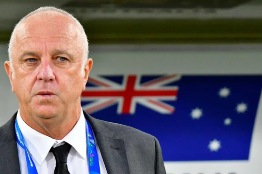 HLV Graham Arnold có kết quả xét nghiệm Covid-19 dương tính . Ảnh AP