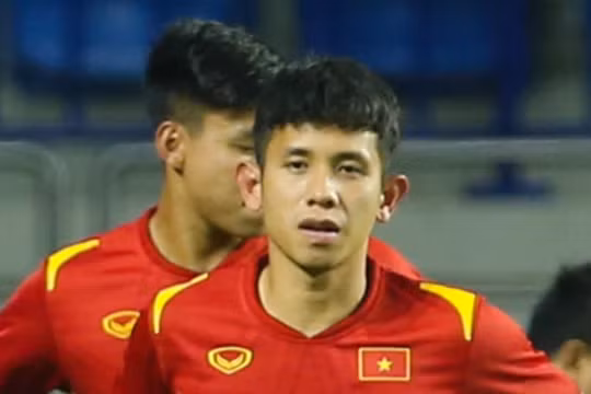 Hồng Duy dương tính, khiến thầy Park khó xử. Ảnh VFF.