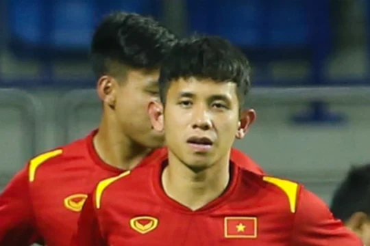 Hồng Duy dương tính, khiến thầy Park khó xử. Ảnh VFF.