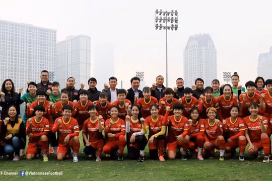16 thành viên, bao gồm 14 cầu thủ và 2 bác sĩ của đội tuyển bóng đá nữ Việt Nam tham dự VCK Asian Cup nữ 2022 đã dính Covid-19. Ảnh VFF.