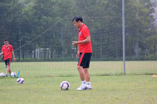 Ra đi để quay về, 12 năm sau ông thầy xứ Quảng đã trở lại Đà Nẵng. Ảnh CLB ĐN.