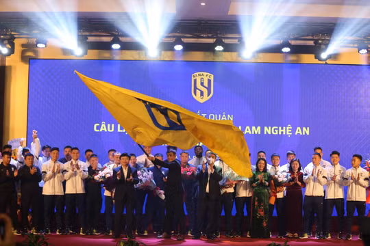 Lễ xuất quân V.League 2022 của SLNA. Ảnh CLB.