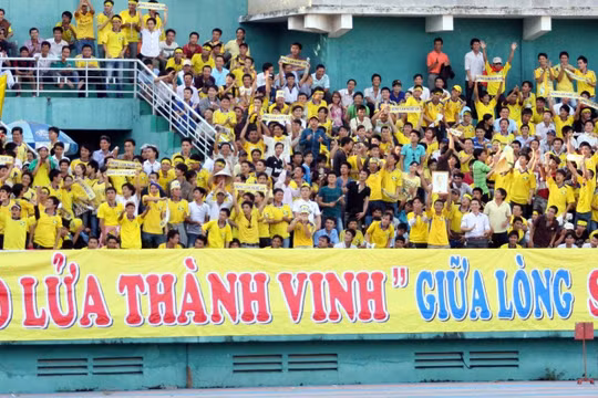 Khi con tim khán giả SLNA vui trở lại. Ảnh TT