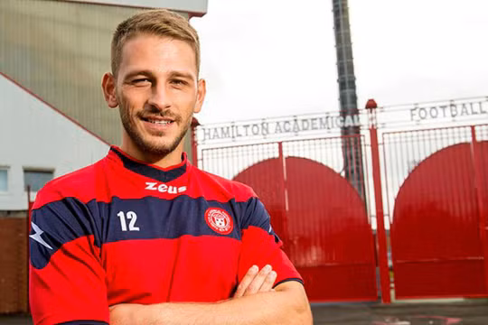 Đội bóng xứ Thanh đã nhận quyết nghị của FIFA phải trả 42,500 USD (965 triệu đồng) cho tiền vệ Gramoz. Ảnh Goal.