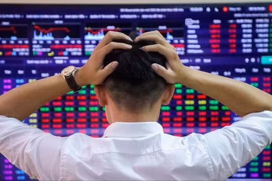 Một số công ty chứng khoán dự báo VN-Index tiếp tục điều chỉnh trong phiên giao dịch hôm nay (11/12) nên nhà đầu tư cần giao dịch cẩn trọng.