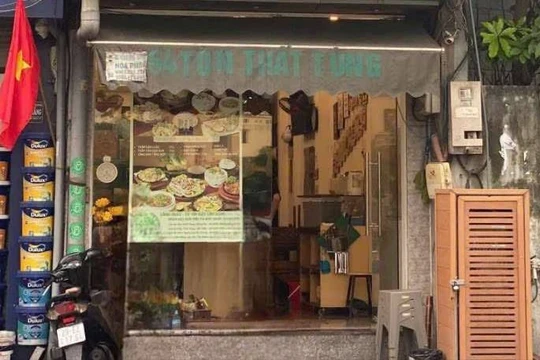 Kiểm tra đột xuất cơ sở ở TPHCM của chuỗi quán ăn có lòng se điếu dài 40m