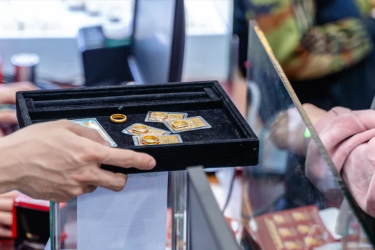 Giá vàng trong nước và thế giới giảm sâu