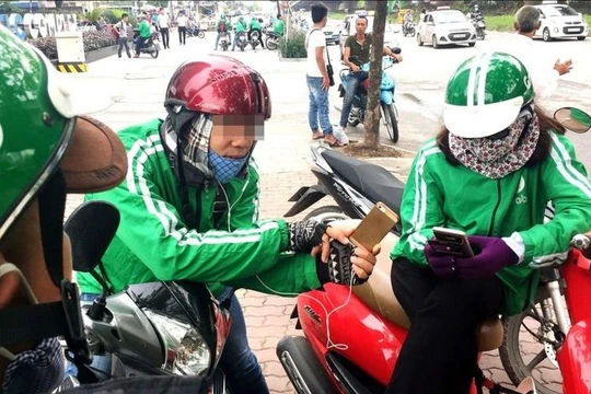 Hà Nội lấy ý kiến cấp thẻ hành nghề cho lái "xe ôm"