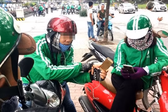 Hà Nội lấy ý kiến cấp thẻ hành nghề cho lái "xe ôm"