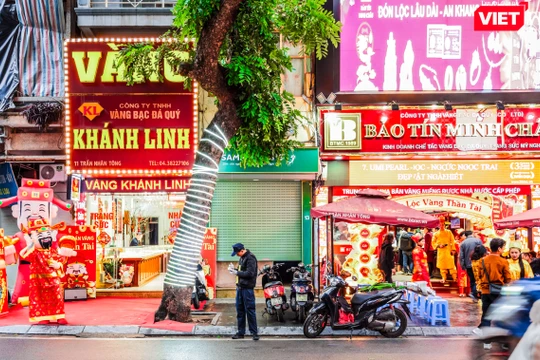 Hình ảnh trái ngược trên "phố vàng" ngày vía Thần Tài 2025