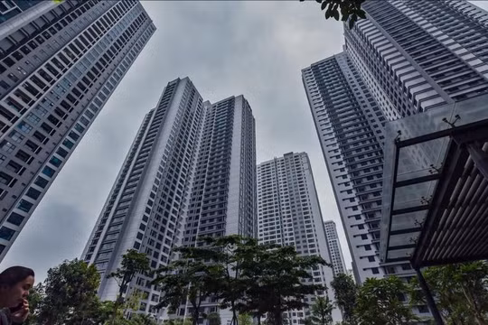 Theo quy định, việc gắn mã định danh điện tử cho nhà ở thuộc các dự án phát triển nhà ở, đồng thời với thời điểm ban hành văn bản thông báo nhà ở đủ điều kiện bán, đối với nhà ở hình thành trong tương lai. Ảnh minh họa. 