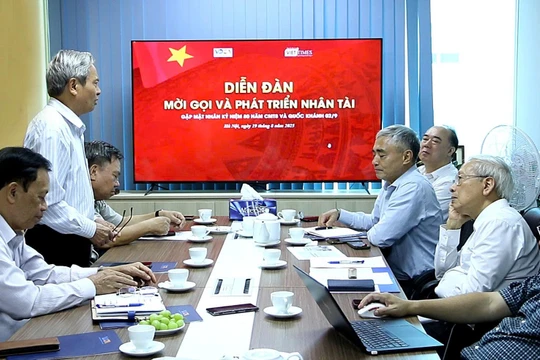 Diễn đàn Mời gọi và phát triển nhân tài