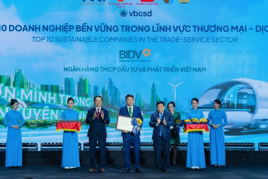 BIDV lần thứ 6 vào Top 10 Doanh nghiệp bền vững trong lĩnh vực thương mại - dịch vụ 